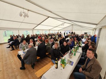 Das gefüllte Festzelt
